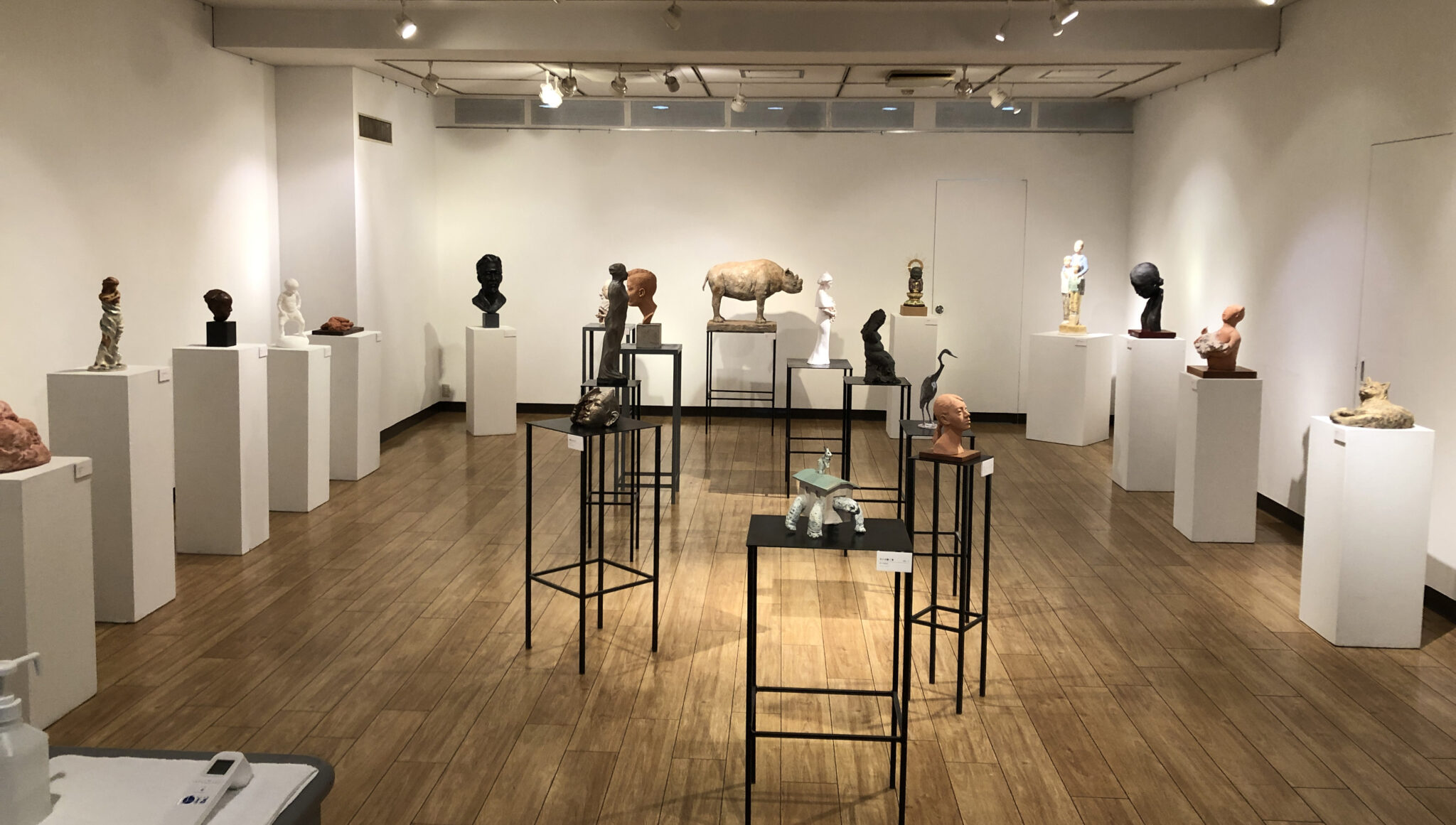 アートと情熱: 彫刻家の旅路と個展案内状の進化 | DAIKOKU Takayuki